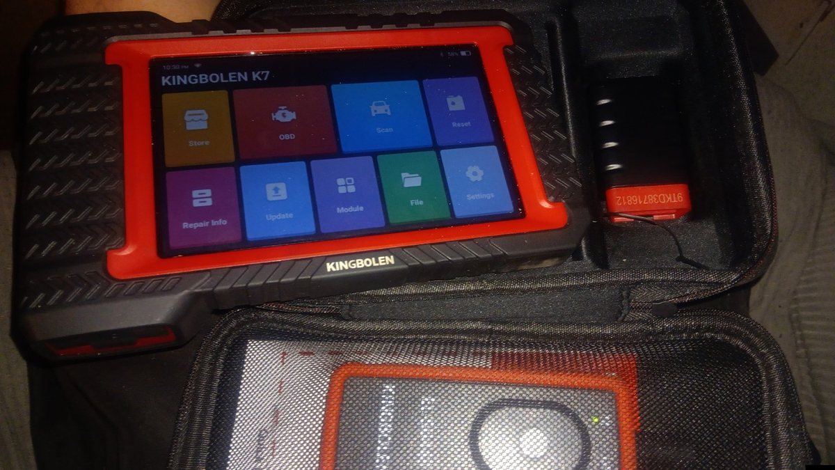 Professional diagnostic scan tool used by Honey and Ace Mobile Repairs